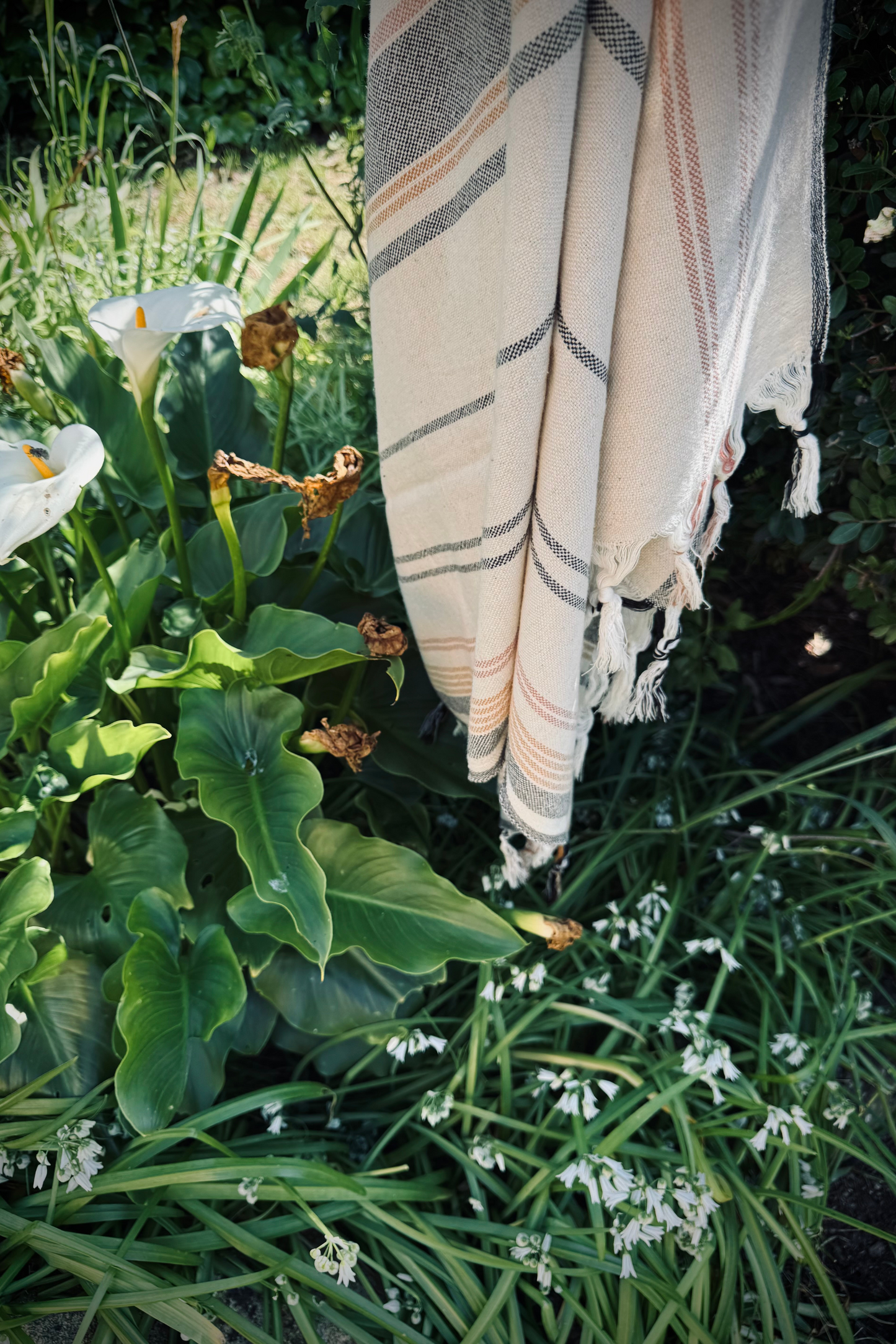 TELO LUNA: lino e cotone a bande nere e righe corallo