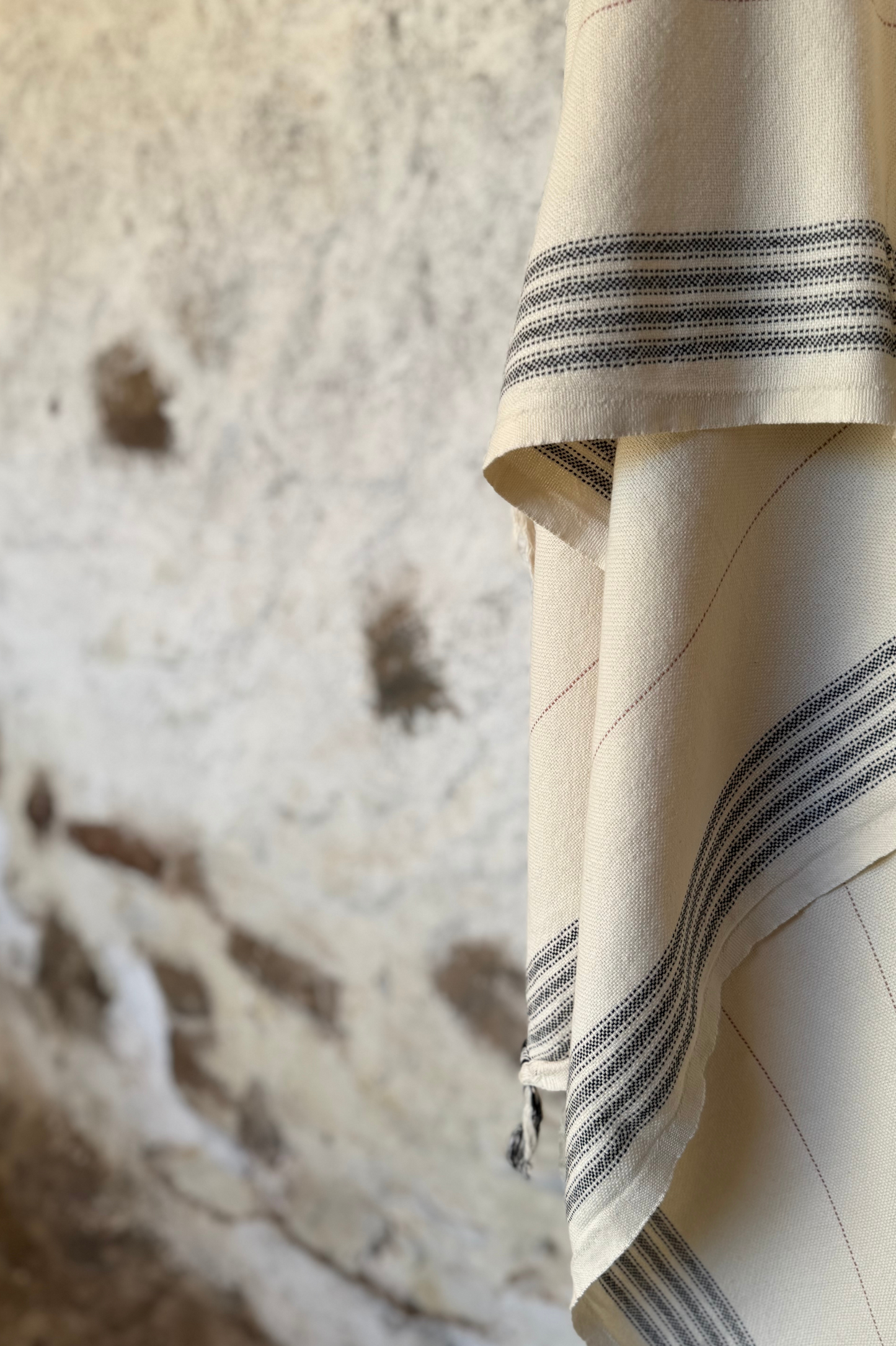 TELO SALINE: lino e cotone a righe nere, fondo sabbia e linee corallo